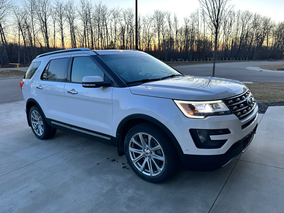 2016 Ford Explorer Limited | DVD Players | Command Start
