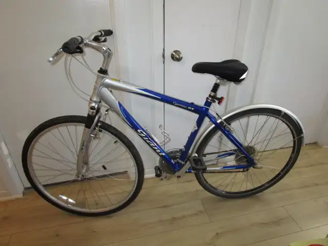 vélo hybride   giant in Cruiser, Commuter & Hybrid in City of Montréal - Image 2