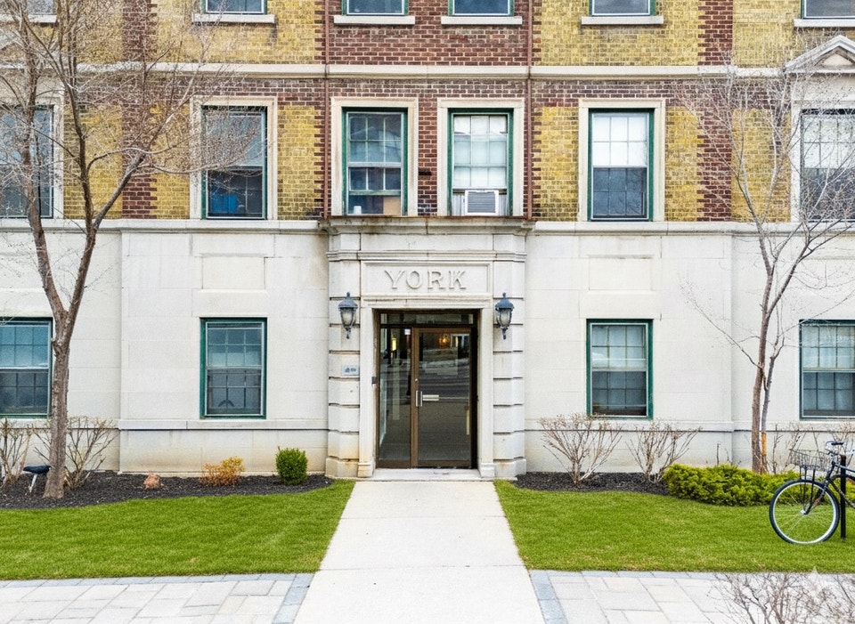 Apartment for Rent 214 Queen Street South 2