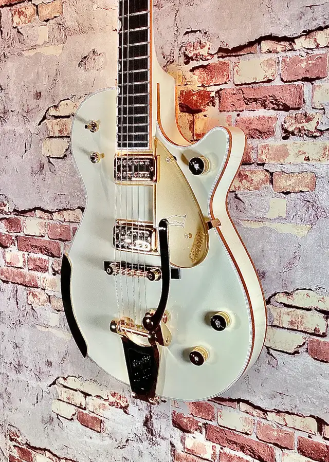 Gretsch G6134T-58 Vintage Select '58 Penguin™ with Bigsby in Guitars in Oakville / Halton Region - Image 3