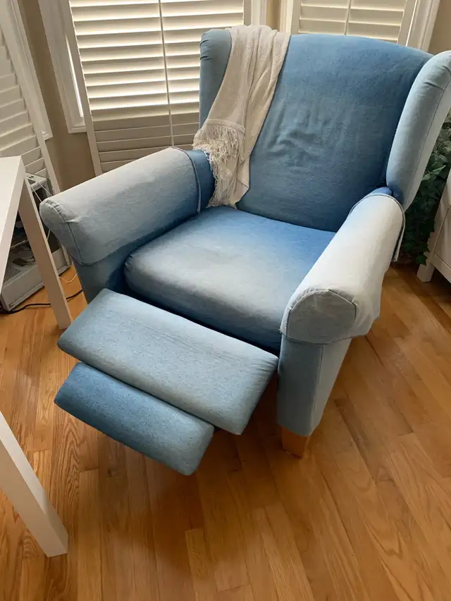 Denim Recliner Armchairs in Chairs & Recliners in Markham / York Region - Image 6
