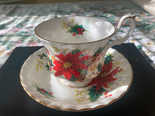 Royal Albert Poinsettia Cup and Saucer in Arts & Collectibles in Mississauga / Peel Region