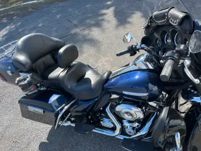 2013 Harley-Davidson Ultra Classic Limited. Only 38000km. 2 tone blue/black. Very good condition. LE...