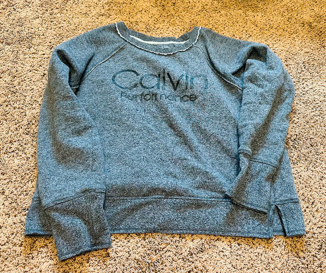 Women size M sweater in Women's - Tops & Outerwear in Calgary