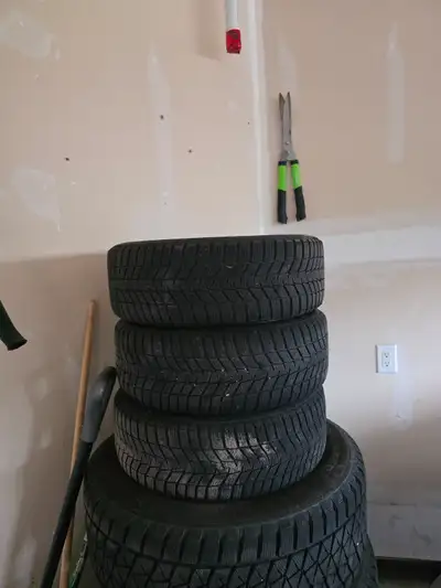 Selling set winter tires and rims brand continental winter contact si plus. Size 185/55 r15. Rims 4...