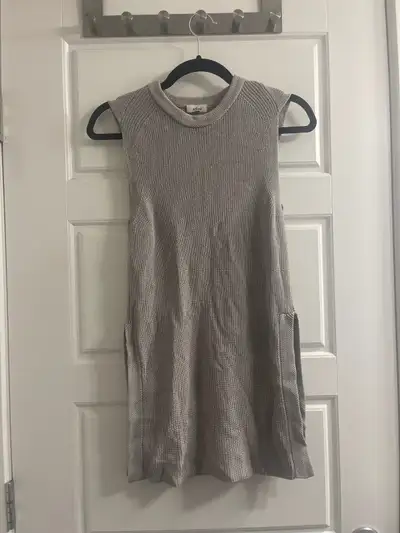 Aritzia knit, View more