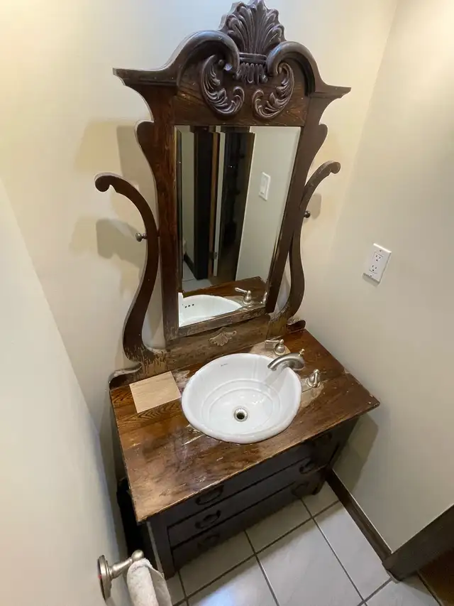 Bathroom vanity with sink and taps  in Plumbing, Sinks, Toilets & Showers in Oakville / Halton Region - Image 3