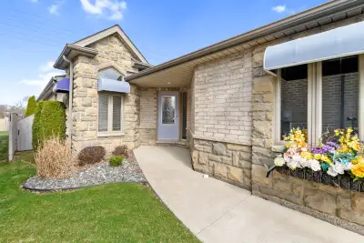 Welcome to 18 Hazel Crescent in the heart of Kingsville—this bright and beautifully updated semi-det...