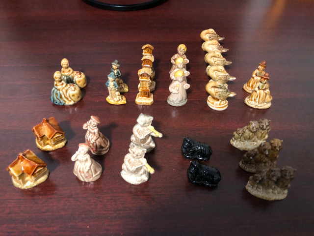 Red Rose Tea Nursery Rhyme figurines, lot of 28 pieces in Arts & Collectibles in Moncton