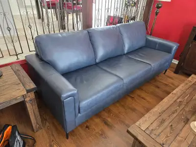 Sofa et fauteuil en très bon état, View more