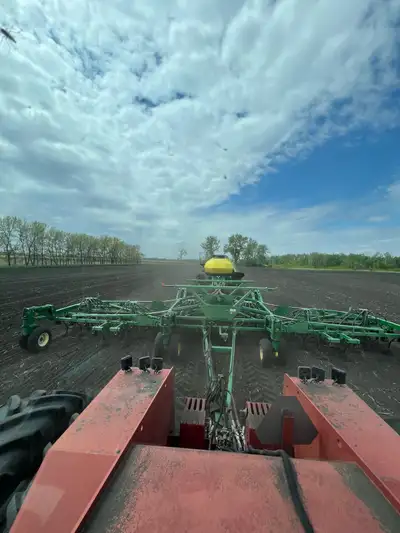 2001 John Deere 1820 Air Drill 41’ ft model 7.5” spacing, single shoot 1inch openers in great condit...