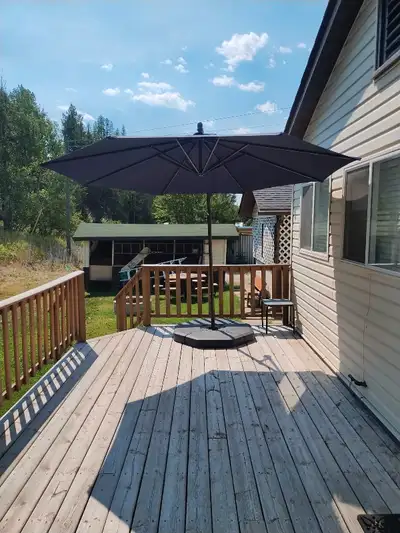 Cantilever patio umbrella in excellent shape!! UV resistant and is very easy to set up. I am selling...