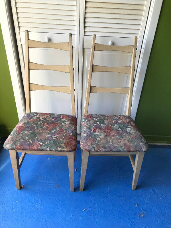 Ensemble de 2 chaises de cuisine style vintage dans Chaises, Fauteuils inclinables  à Ville de Montréal