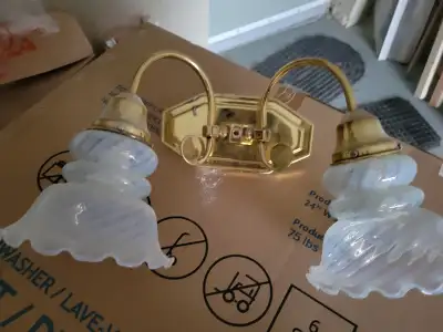 BEAUTIFUL VANITY/WALK WAY/ PORCH LIGHT WALL FIXTURE LIKE NEW-CAN BE USED ANYWHERE NEEDED, GOLD AND G...