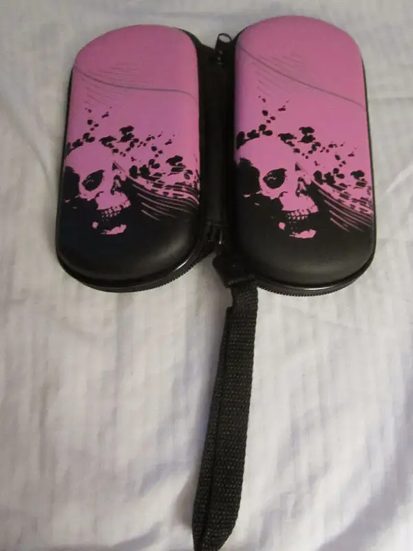 SONY PSP PINK GRUNGE SKULL CASE in Sony PSP & Vita in Barrie - Image 5