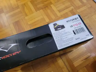 VIC lil pro ice skates - size Y12-13, View more