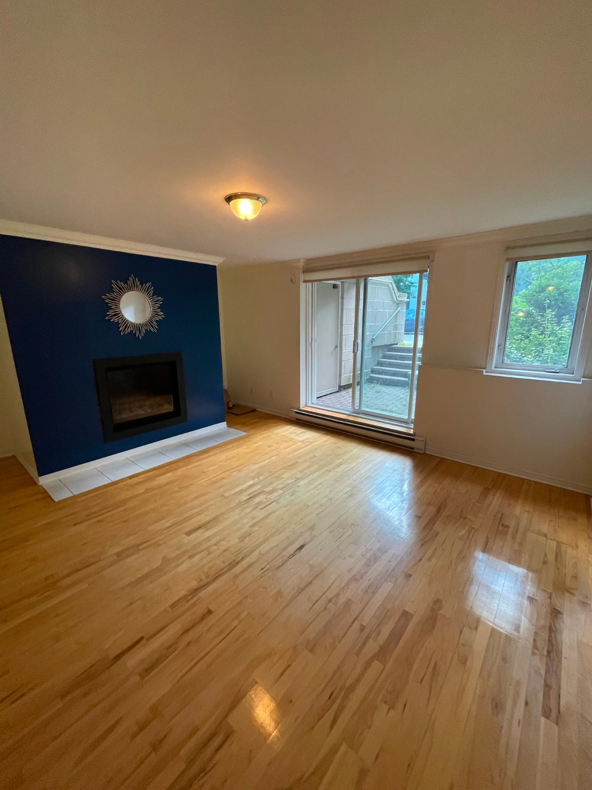 Grand 4½ (900 pi²) – Plateau Mt-Royal – Métro Laurier – Terrasse — photo 2