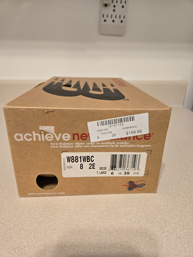 New Balance running shoes (size 8 extra wide) in Women's - Shoes in Ottawa - Image 7