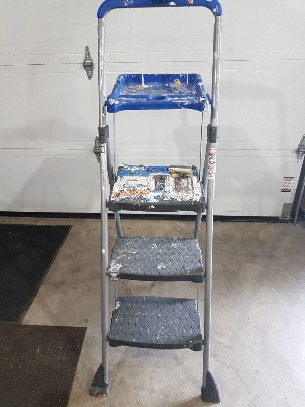 3 step Cosco ladder with tray Ladders & Scaffolding Cape Breton