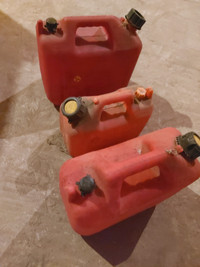 3 small gas cans / jerry cans