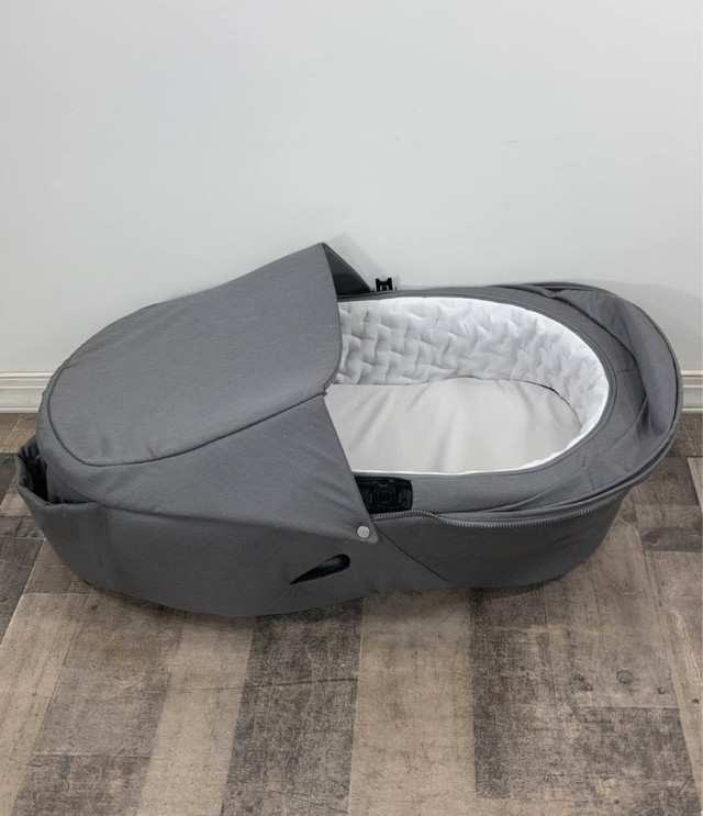 Stokke Xplory Carry Cot Bassinet in Strollers, Carriers & Car Seats in Markham / York Region - Image 2