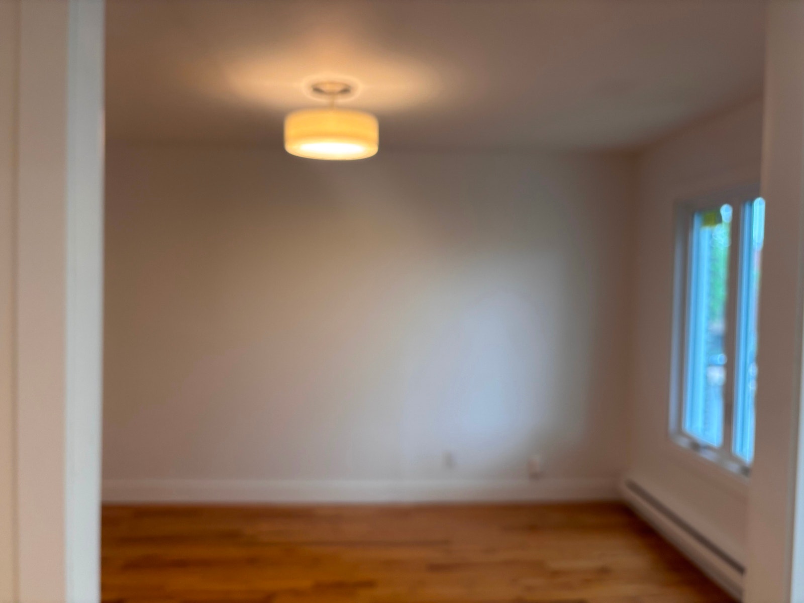 5 1/2 rénové | 3 chambres | près métro Angrignon | Électros incl — photo 3