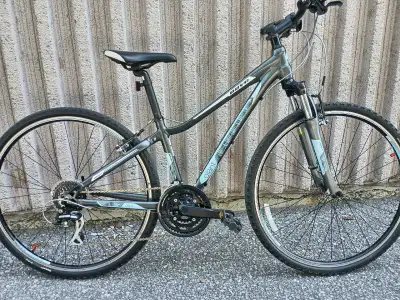 Liv Rove 3 Giant Women's Hybrid Bike Small Alu 15" Frame 700x40 , View more