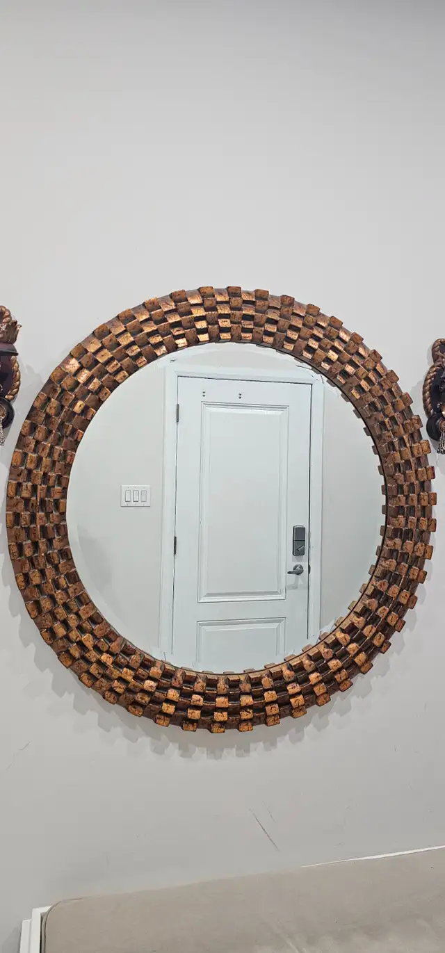Mirrors583287909542809601