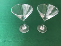 2 verres à champagne,1$ chaque