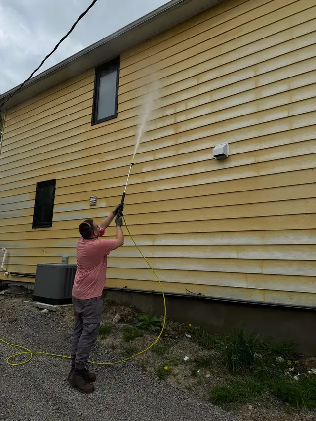 Pressure Washing – Siding, Decks, Driveways & More in Fence, Deck, Railing & Siding in Ottawa - Image 6