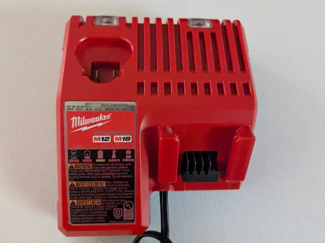 Battery M18/M12 charger for Milwaukee tools in Power Tools in Oakville / Halton Region - Image 3