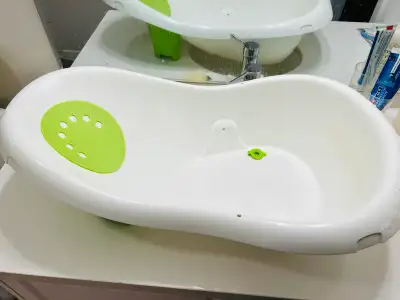 Fisher-Price Baby Bathtub with Newborn Insert 4 in 1, View more