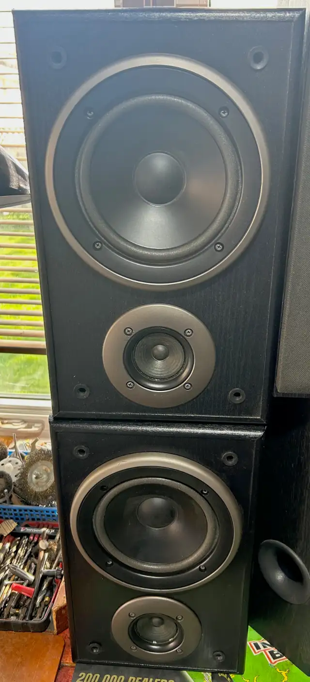 Vintage Technics SB-LX10 is a compact, 2-way bookshelf speakers in Speakers in Mississauga / Peel Region - Image 2