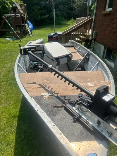 Nice boat evething works on it ready for water3200 obo