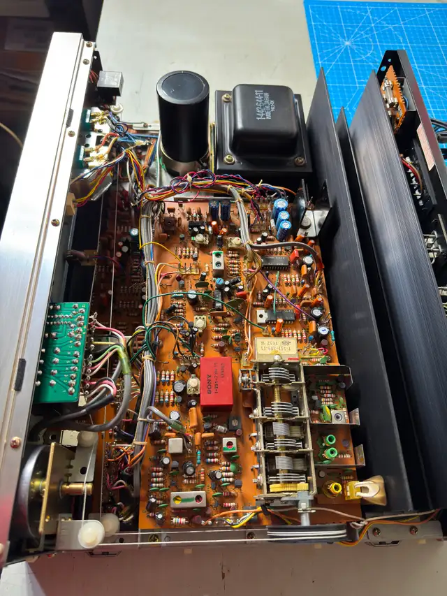 Sony STR-6800SD Receiver  (80 Watts) - 1976 - Serviced in Stereo Systems & Home Theatre in Oakville / Halton Region - Image 9