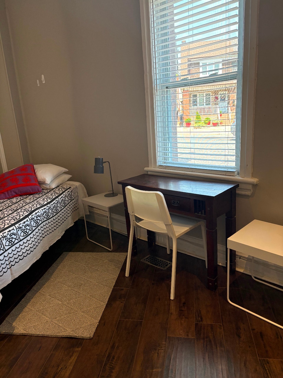 BRIGHT AND CLEAN BACHELOR APARTMENT FOR RENT 4