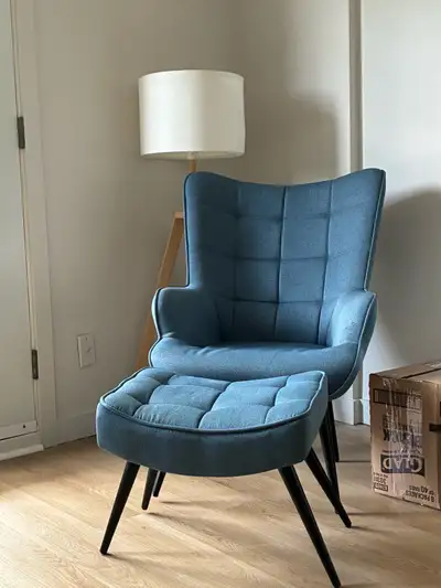 Chaise et pouf à vendre, View more