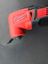 Milwaukee multi tool ( no battery ) 