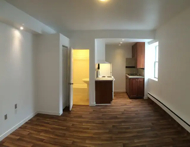 Bachelor Suite in Durand