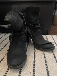 Steve Madden Boots - Yale - Size 7.5 (fits more like 6.5 or 7)