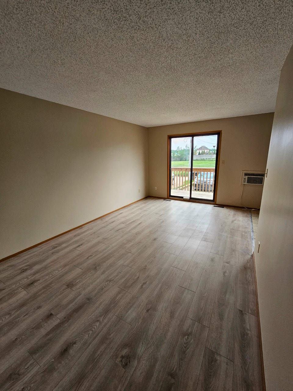 Beautiful 2 Bedroom Suite in 4-Plex Call for details 306-960-528 4