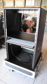 19" rack mount road case with wheels