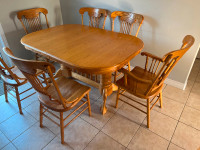 Dining table with 2 extensions and 6 chairs