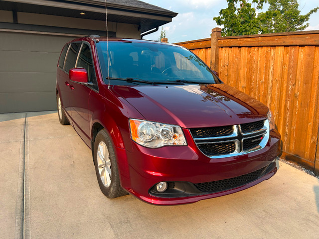 2020 Dodge Caravan SXT Premium Plus FWD in Cars & Trucks in Edmonton