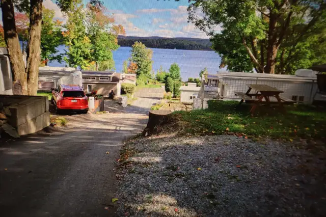 TERRAIN LAC MEMPHRÉMAGOG, TRAILER AND MARINA62863758974338124