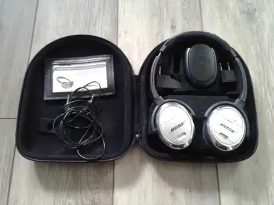 Bose QuietComfort QC3 headphone , View more