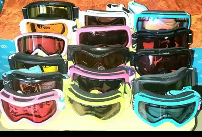 Lunettes de skis junior, bollé, Smith, Carrera, 5 $ chaque.