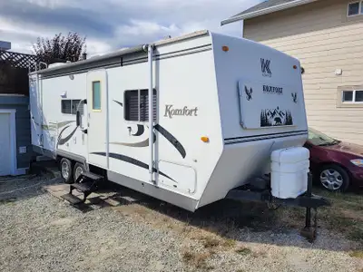 2007 Komfort 23.5 foot Travel Trailer. This is the 40th Anniversary Edition with 1 slide out. It has...