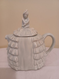 Sadler Ye Daintee Ladyee Crinoline Lady Teapot