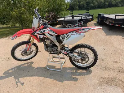 Clean 2007 Honda crf250R Owned this bike for around 8 years Always had regular maintenance done with...